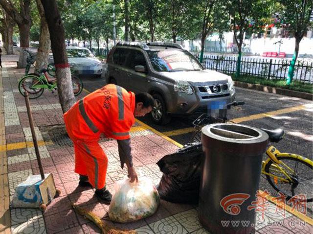 西安戶外垃圾桶丟玻璃瓶起爭執